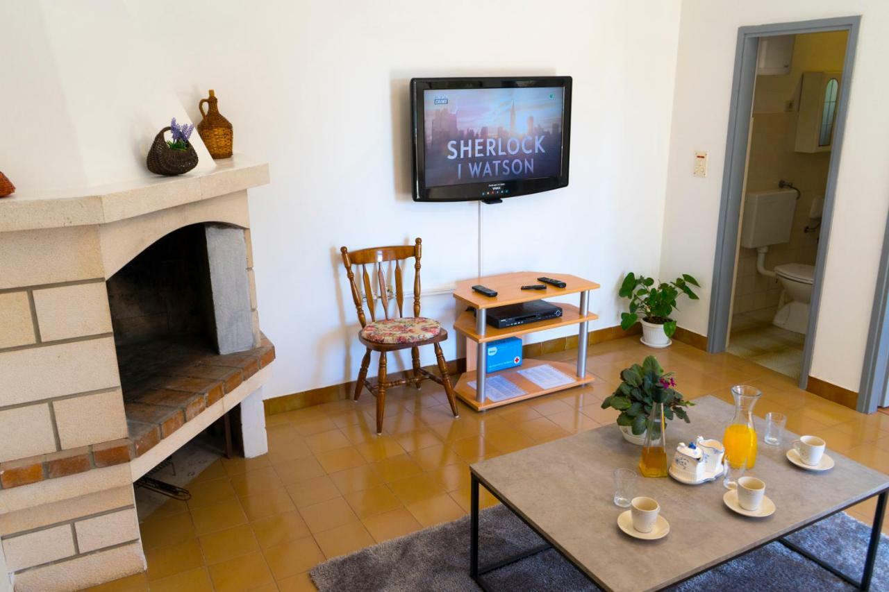 Tania Apartment Prižba Dış mekan fotoğraf